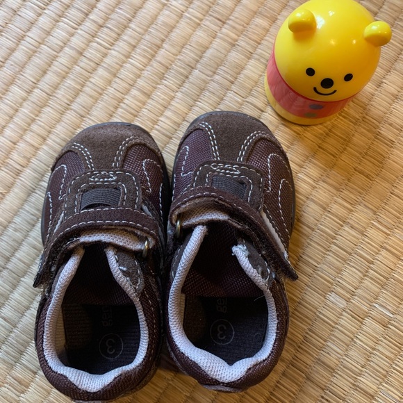 Rarely used OSHKOSH  👟 Genuine Kids non marking - Picture 1 of 8